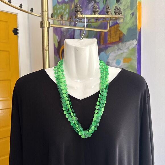 VINTAGE Costume 3 Strand Green Plastic Disc Bead Necklace Long - Picture 3 of 9